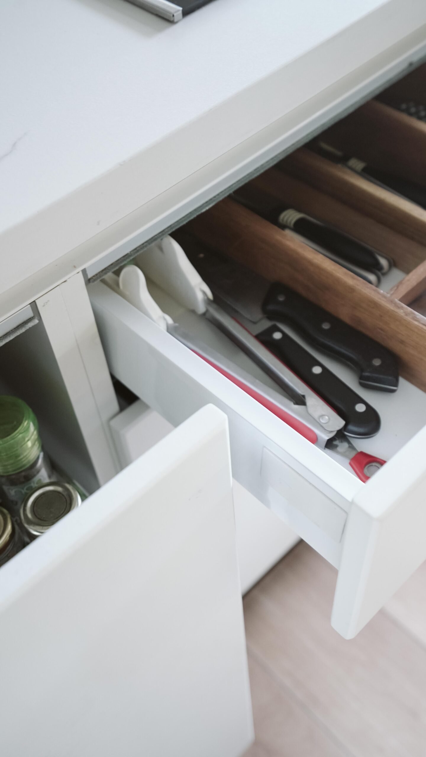 Kitchen drawer storage
