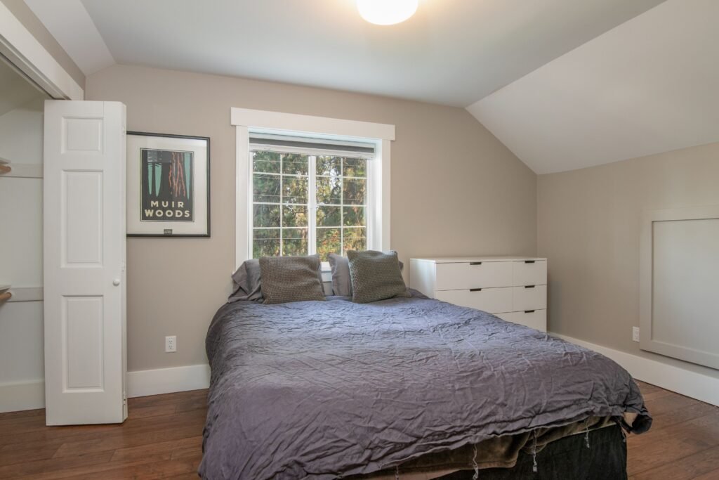 Compact bedroom with simple bed placement